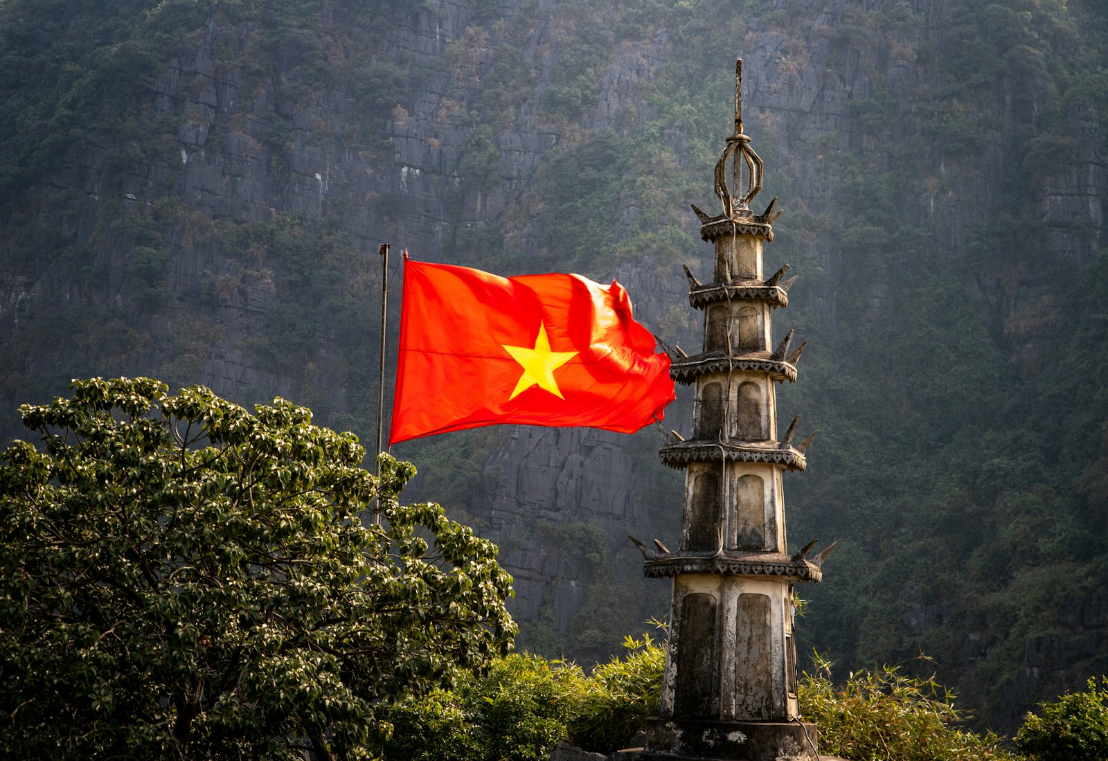 Bản đồ Việt Nam minh họa sự khác biệt ngôn ngữ giữa ba miền Bắc Trung Nam