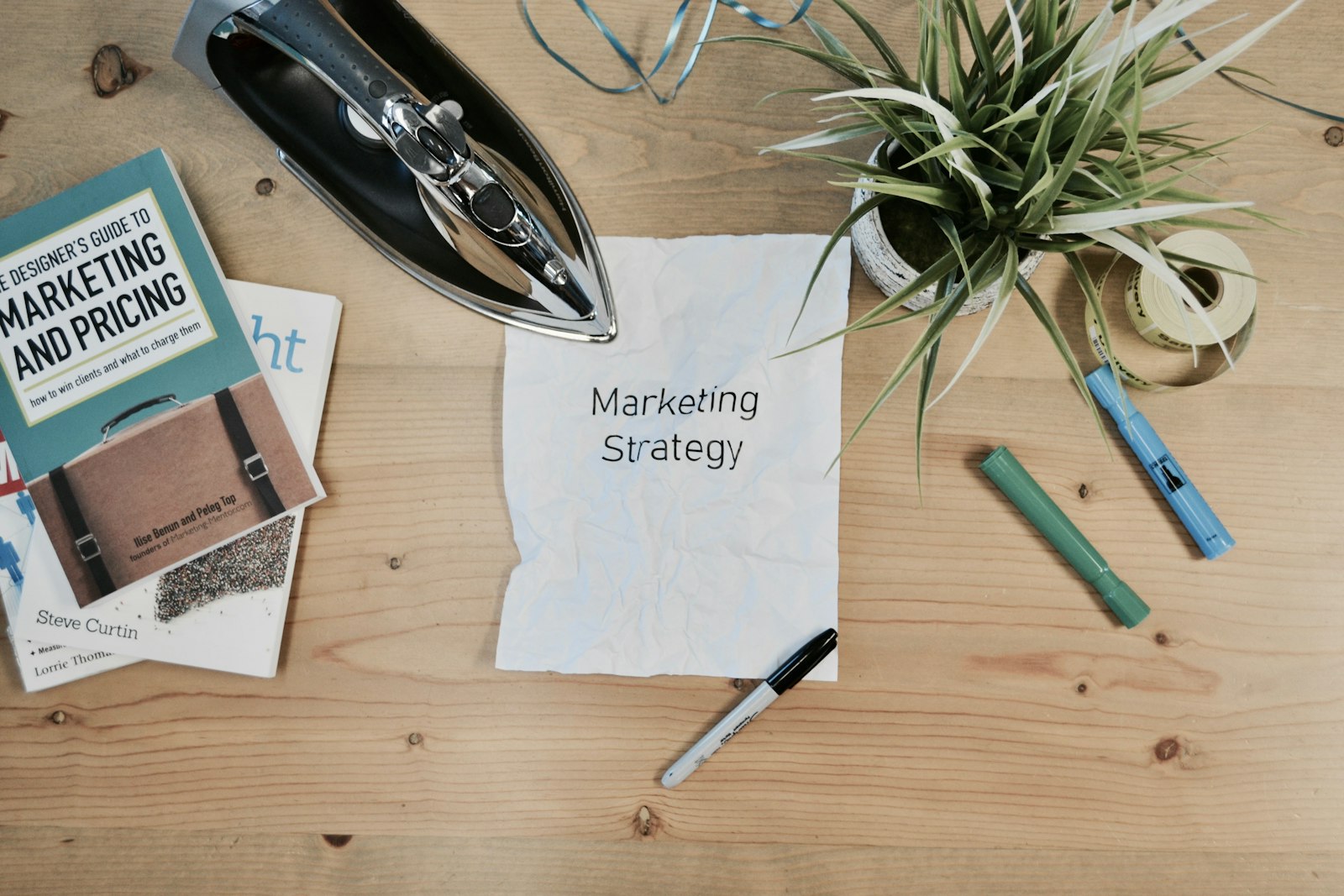Chiến lược content marketing tự động với AI trên website doanh nghiệp