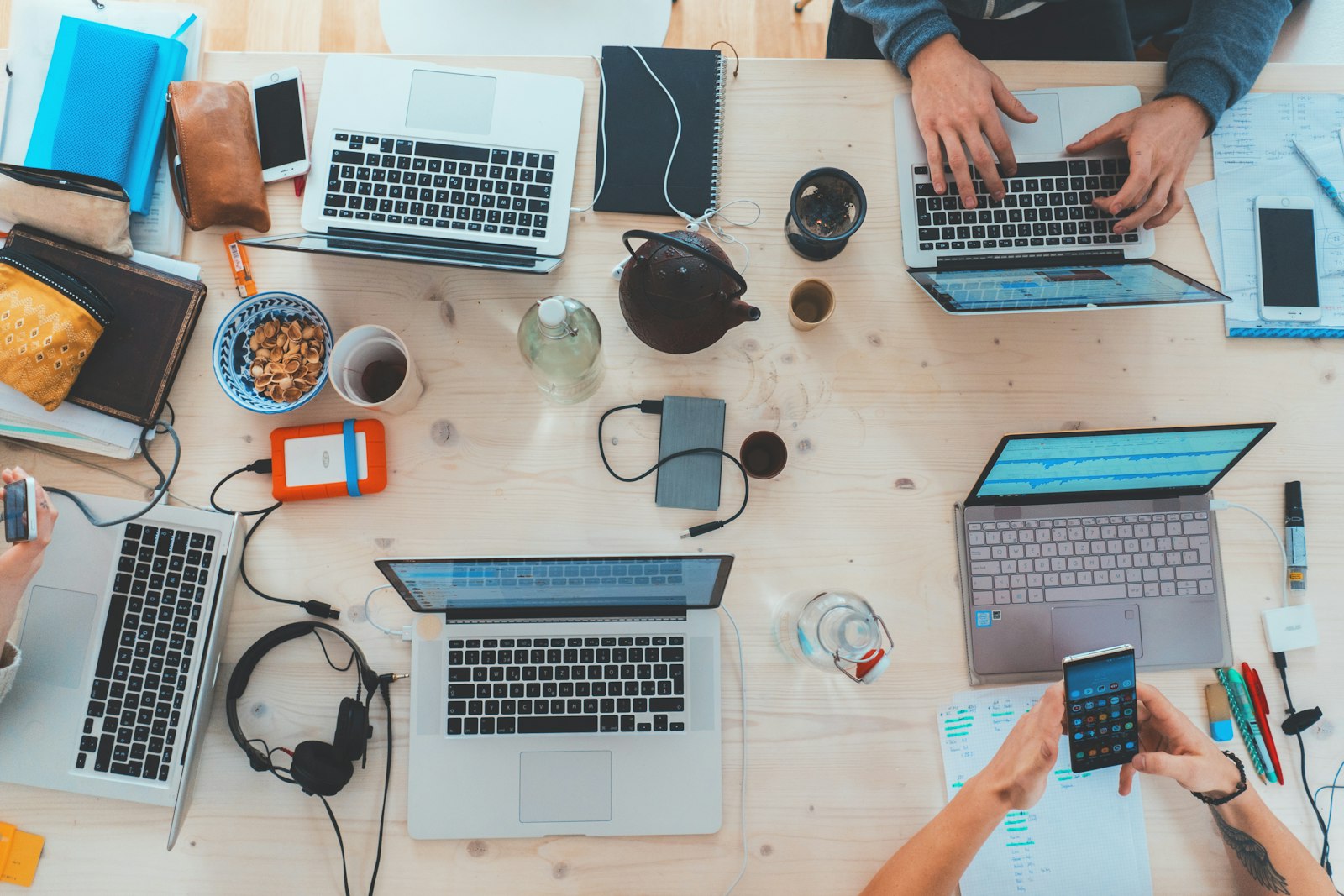 Doanh nghiệp nhỏ Việt Nam chuyển đổi số với website AI