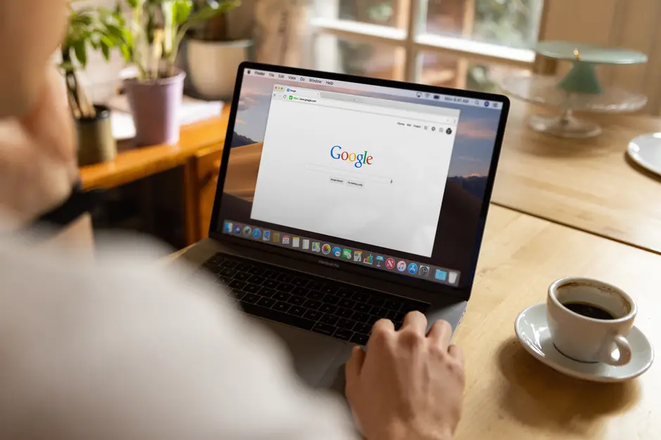 So sánh khả năng hiển thị trên Google Search vs. AI Overviews với wBiz