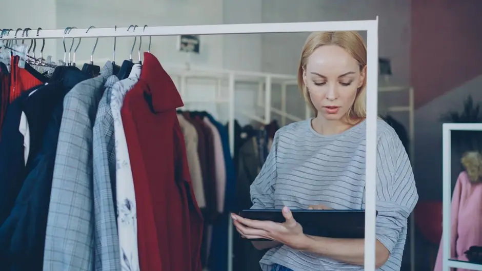 kịch bản bán hàng cho shop thời trang: chốt đơn trên web và TikTok cùng lúc