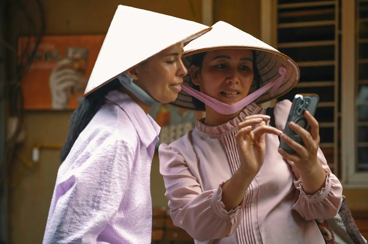 Tận dụng AI Chat Editor: Cách sửa lỗi chính tả và điều chỉnh giọng văn thương hiệu chỉ bằng lệnh thoại